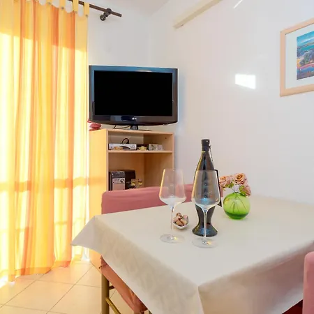 Beach Bucina Apartment Baska Voda